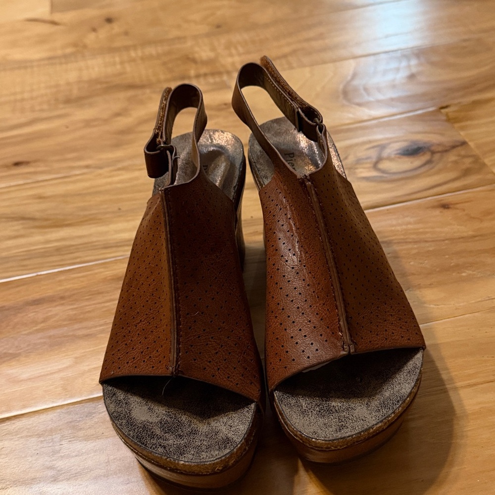 Pierre Dumas Wedges